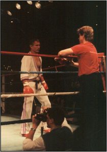 Bill Wallace "contro" Thomas Hearns (l'incontro esibizione del 1987 tra due miti degli sport da combattimento).