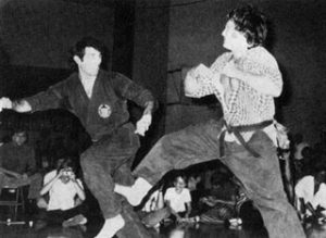 Bill Wallace "contro" Thomas Hearns (l'incontro esibizione del 1987 tra due miti degli sport da combattimento).