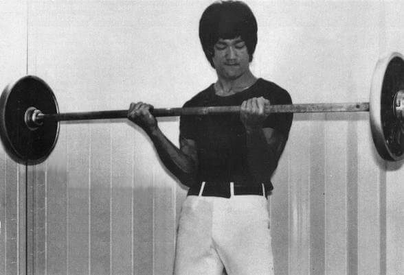 Bruce Lee e il Bodybuilding - "CALDO COME IL MARMO" ("WARM MARBLE") Il fisico letale di Bruce Lee.