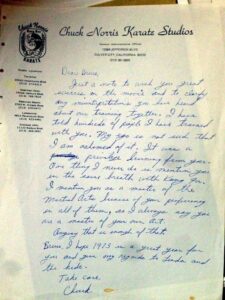 Una lettera autografa che Chuck Norris scrisse a Bruce Lee.
